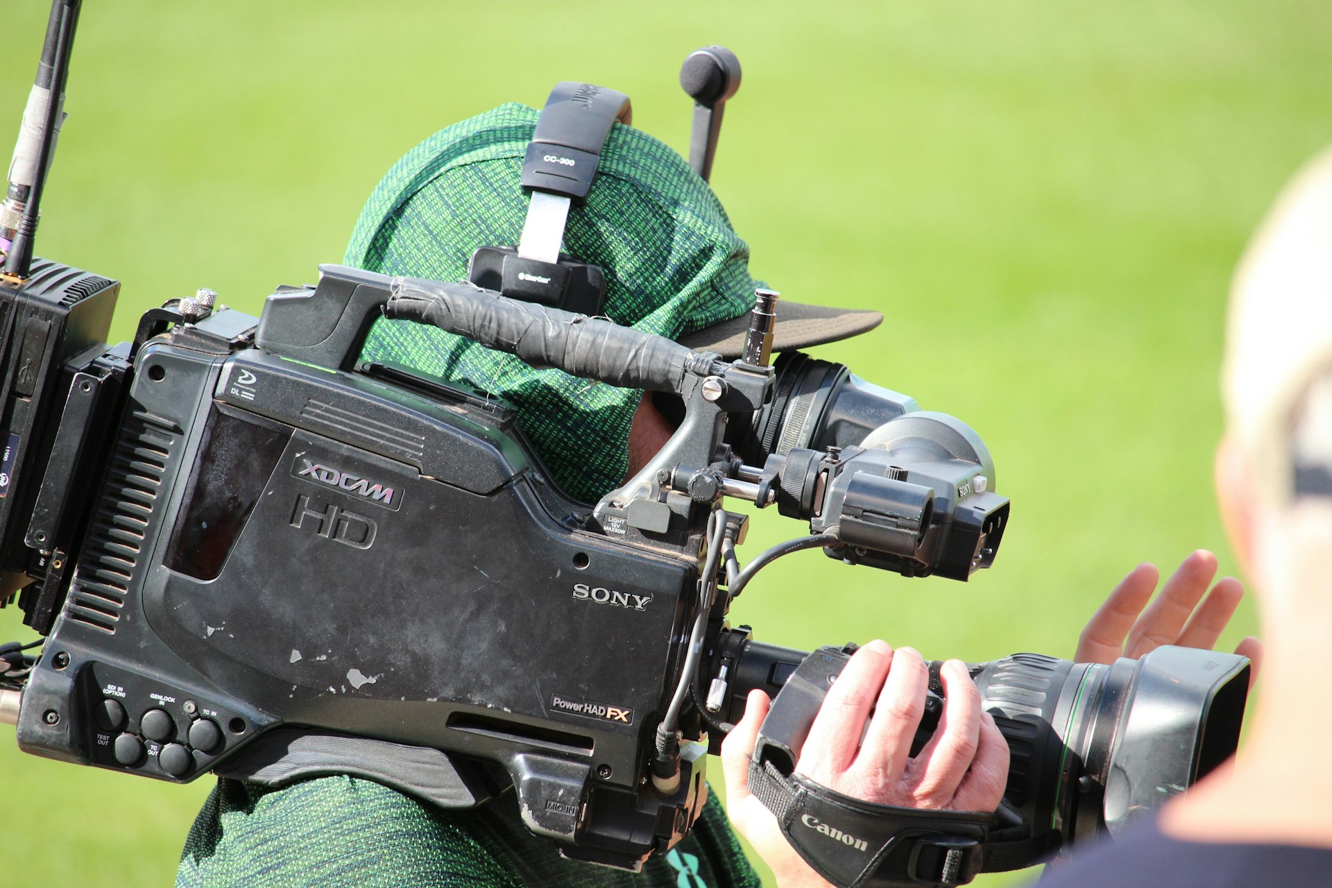 Transforming Sports Broadcasting: The Future of Mixed Reality Transforming Sports Broadcasting: The Future of Mixed Reality